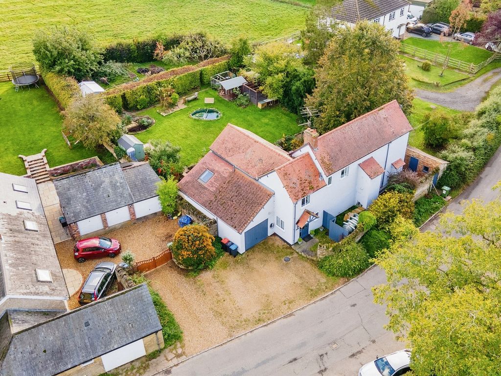 5 bed detached house for sale in Clifton Road, Newton Blossomville