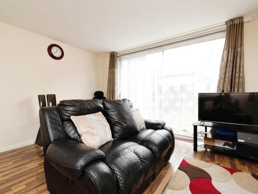 2 bed for sale in Tiptree Crescent, Clayhall, Ilford IG5, £