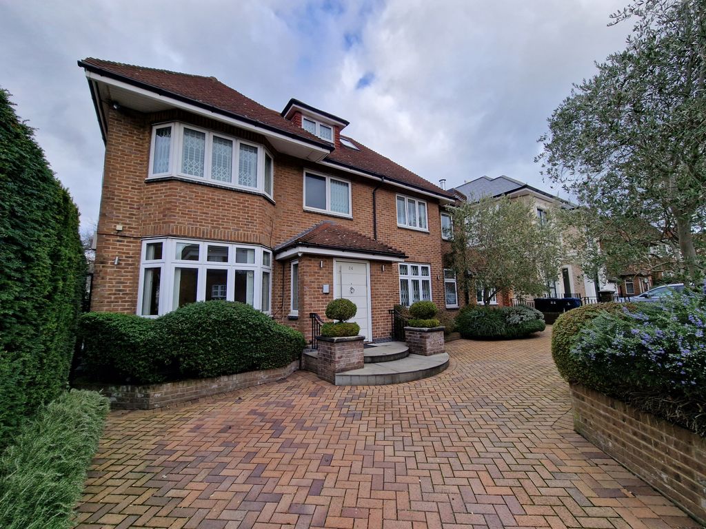 Grosvenor Gardens, London NW11