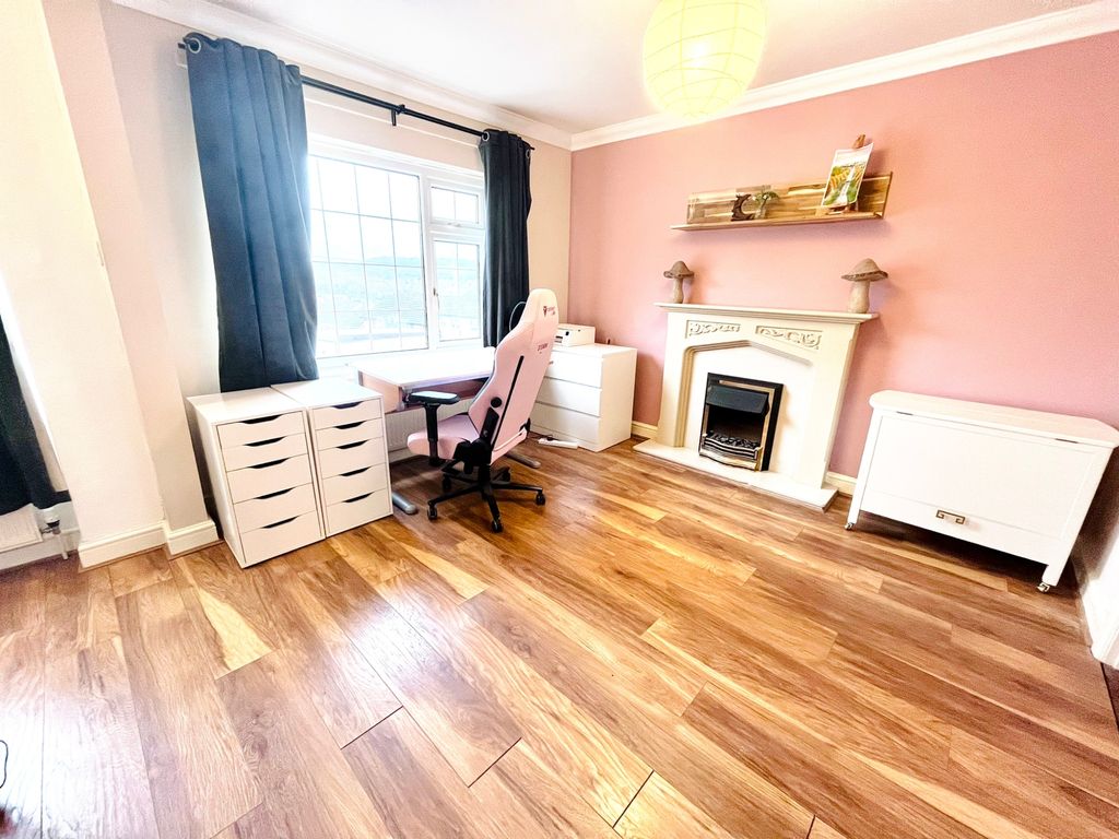 Jardine Close, Sheffield S9  