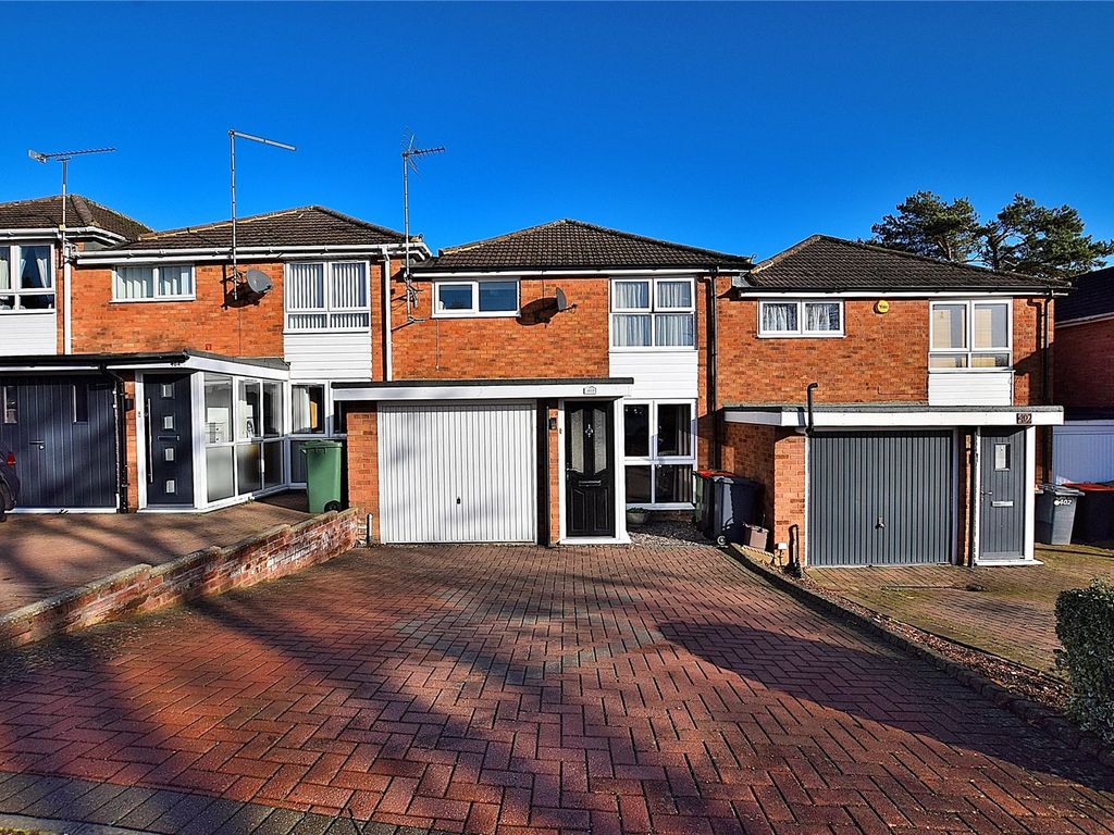 3 bed terraced house for sale in Bideford Green, Linslade, Leighton