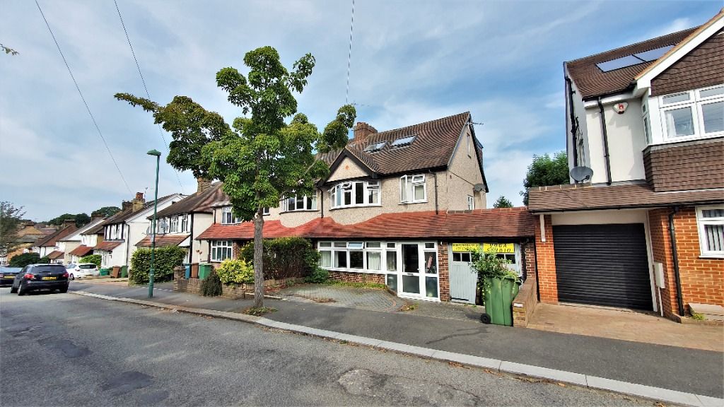 4 bed semidetached house to rent in Gordon Road, Carshalton Beeches