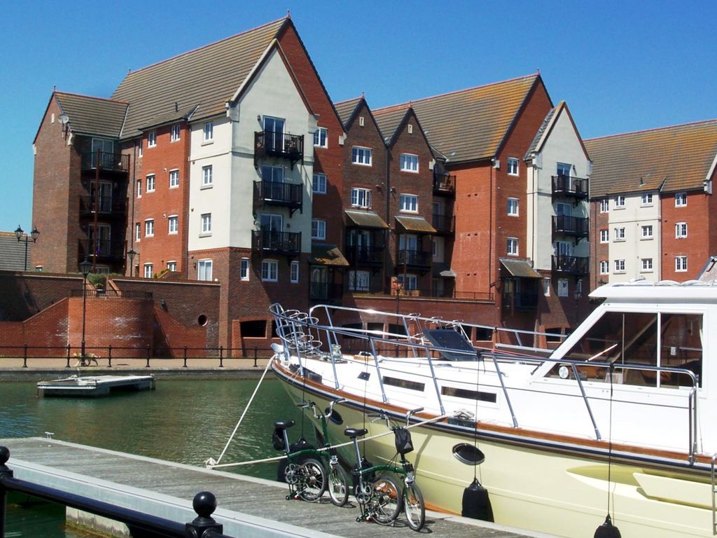 2 bed flat to rent in Madeira Way, Sovereign Harbour South, Eastbourne