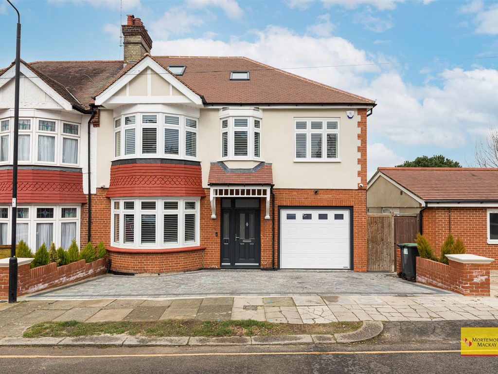 5 bed property for sale in Hillcrest, London N21 Zoopla