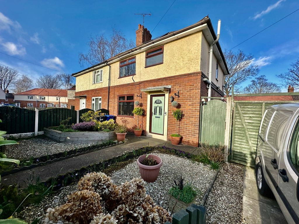 3 bed semidetached house for sale in Warren Close, Intake, Doncaster