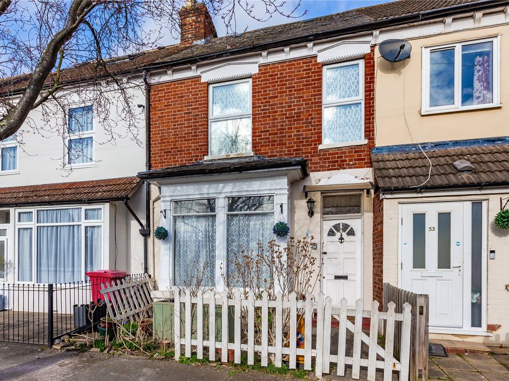 3 bed terraced house for sale in Vine Street, Romford RM7, £375,000