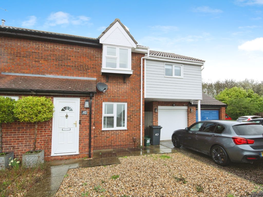 3 bed semidetached house to rent in Burton Place, Springfield