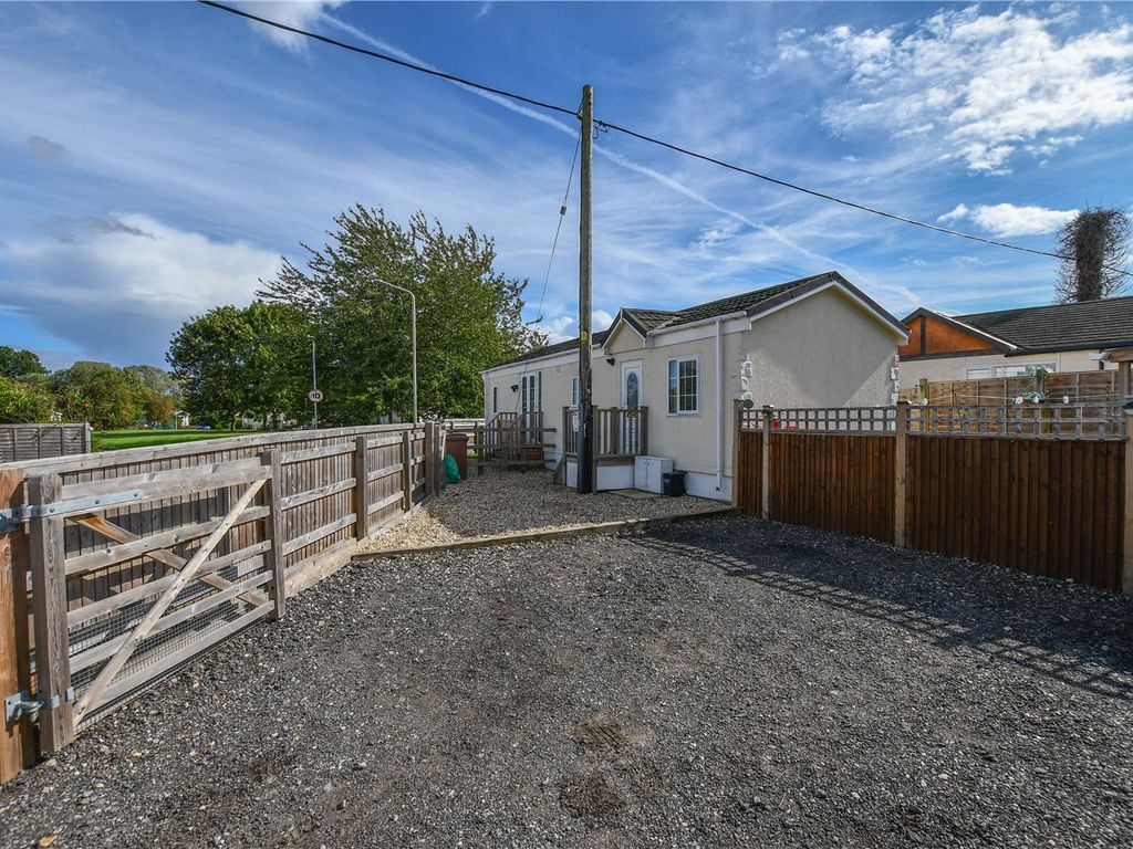 2 bed property for sale in Grovelands Park, Winnersh, Wokingham