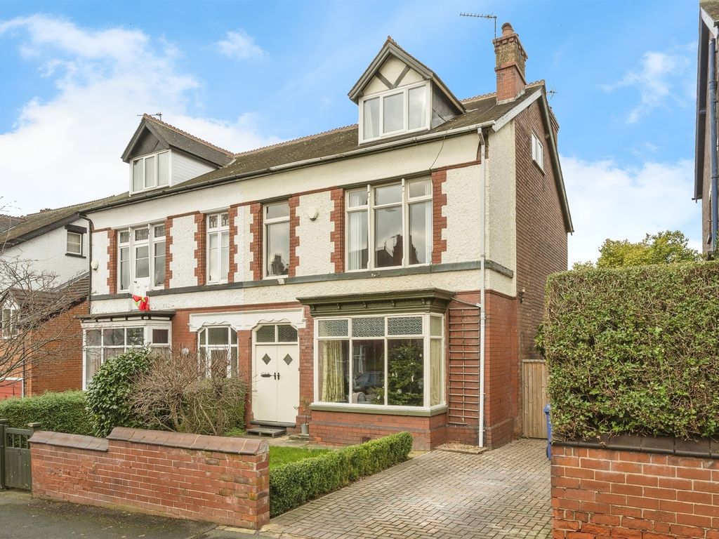 4 bed semidetached house for sale in Axholme Road, Wheatley, Doncaster