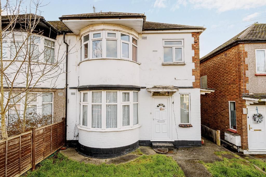 2 bed for sale in Stanley Avenue, Greenford, Middlesex UB6