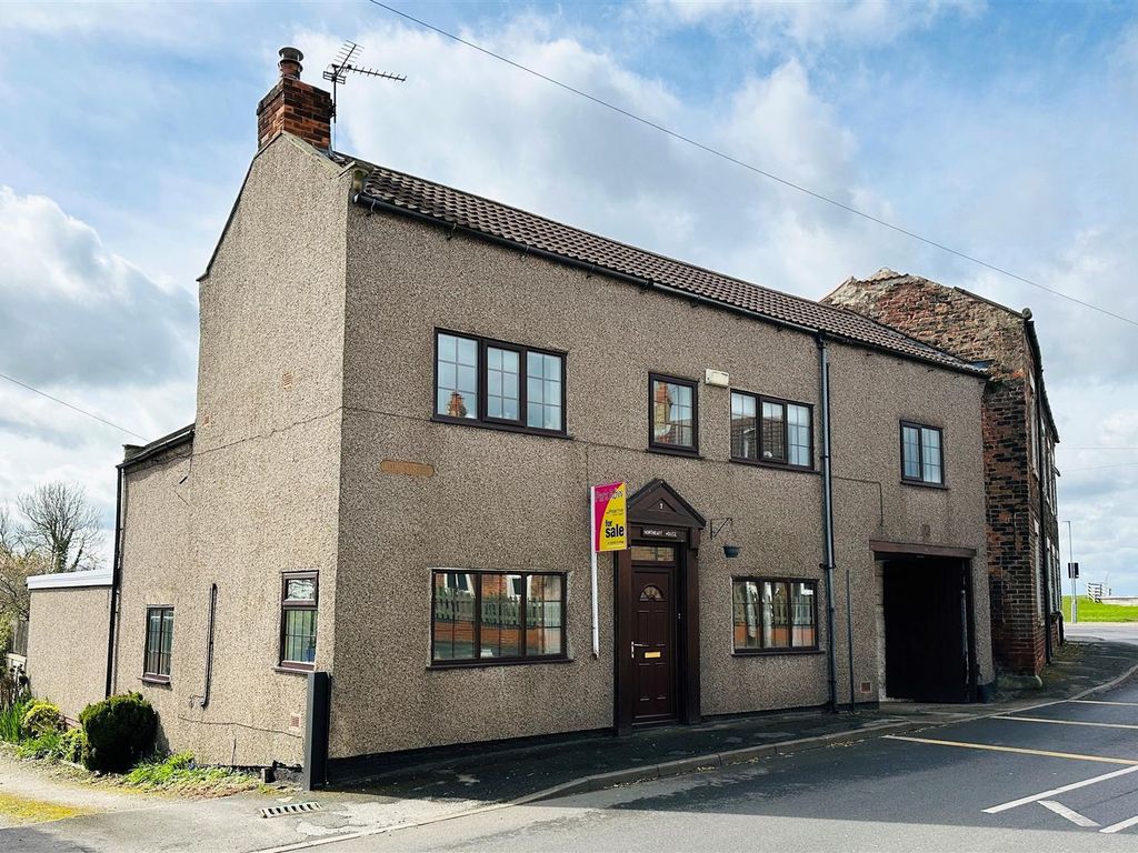 4 bed detached house for sale in Low Street, Swinefleet, Goole DN14