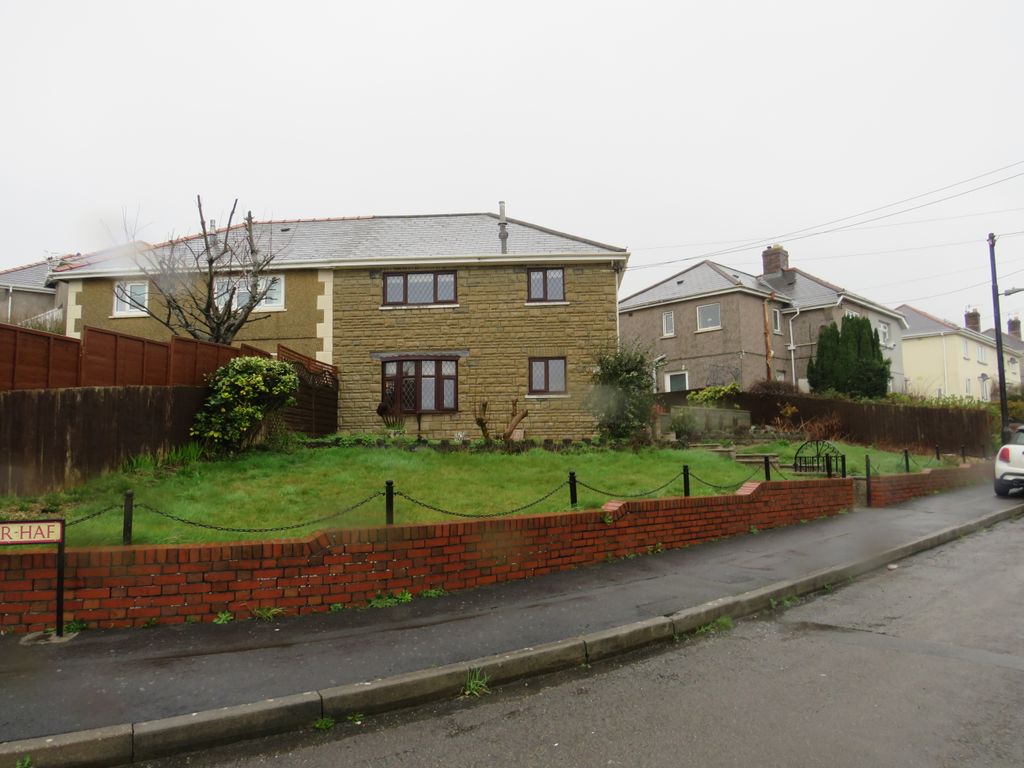 3 bed semidetached house for sale in Heol Goffa, Llanelli SA15, £