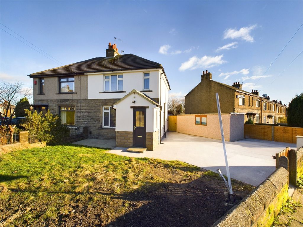 3 bed semidetached house for sale in Eastbury Avenue, Bradford, West