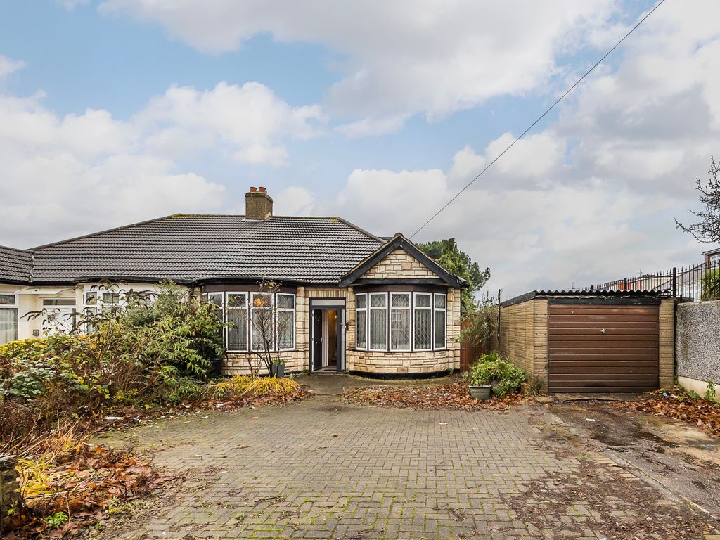 3 bed bungalow for sale in Falmouth Gardens, Ilford IG4, £600,000 Zoopla