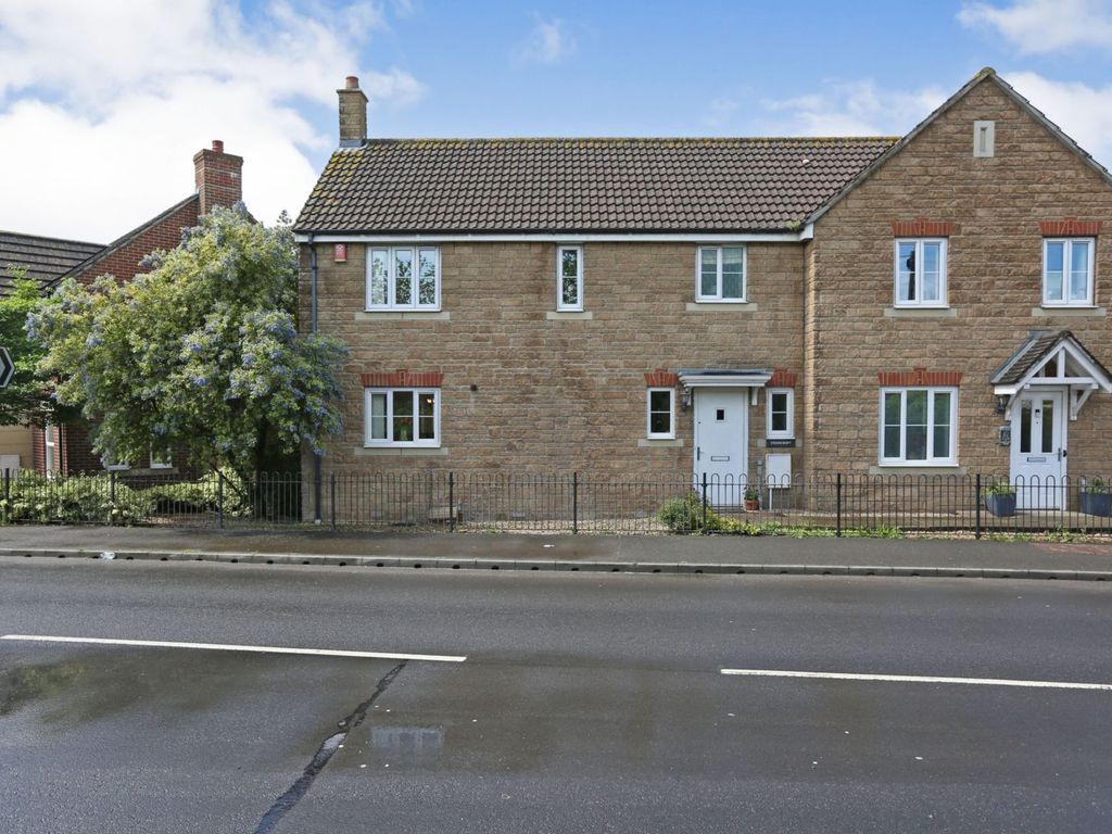 3 bed semidetached house for sale in Shaftesbury Road, Gillingham SP8