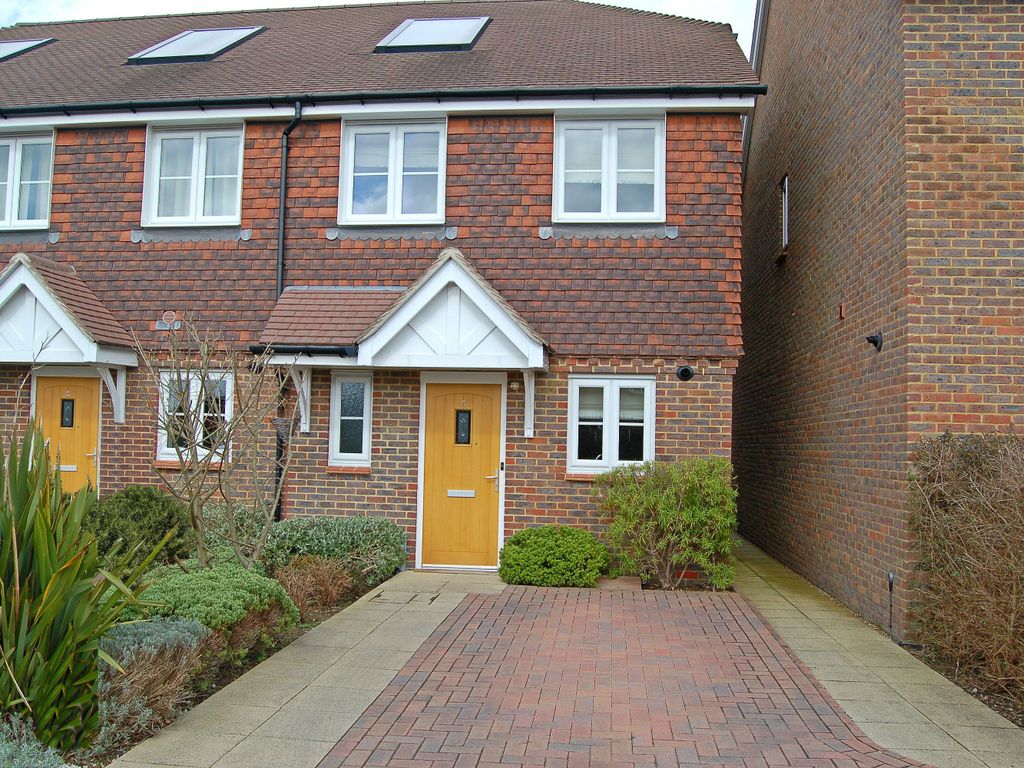 2 bed end terrace house for sale in Westhill Close, Burgess Hill RH15