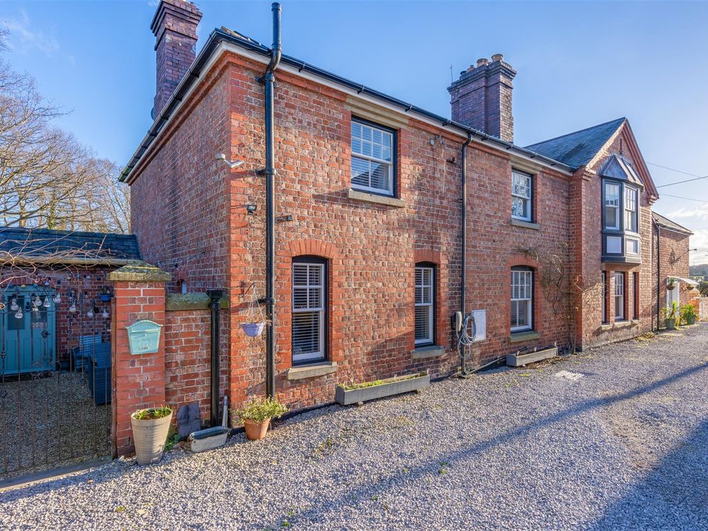 6 bed semidetached house for sale in Glascoed Road, St. Asaph LL17, £