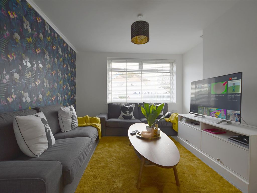 3 bed semidetached house to rent in Fairhaven Road, Redhill RH1, £