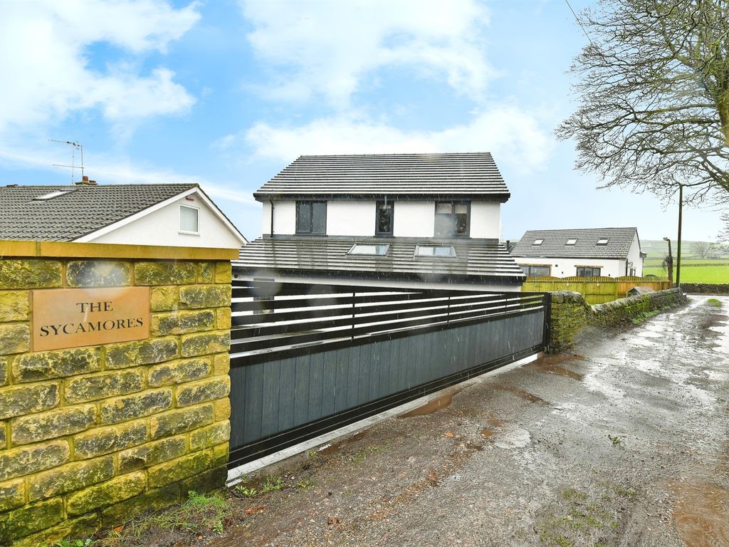 4 bed detached house for sale in Derwent Avenue, Wilsden, Bradford BD15