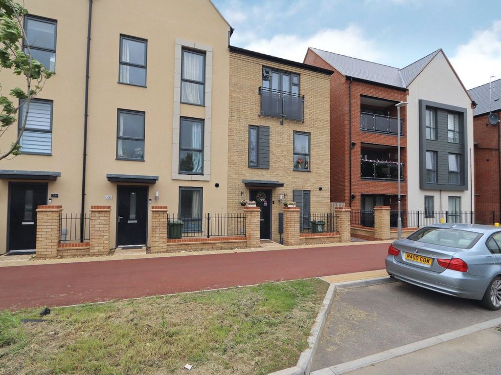 3 bed property for sale in Barrosa Way, Whitehouse MK8 Zoopla