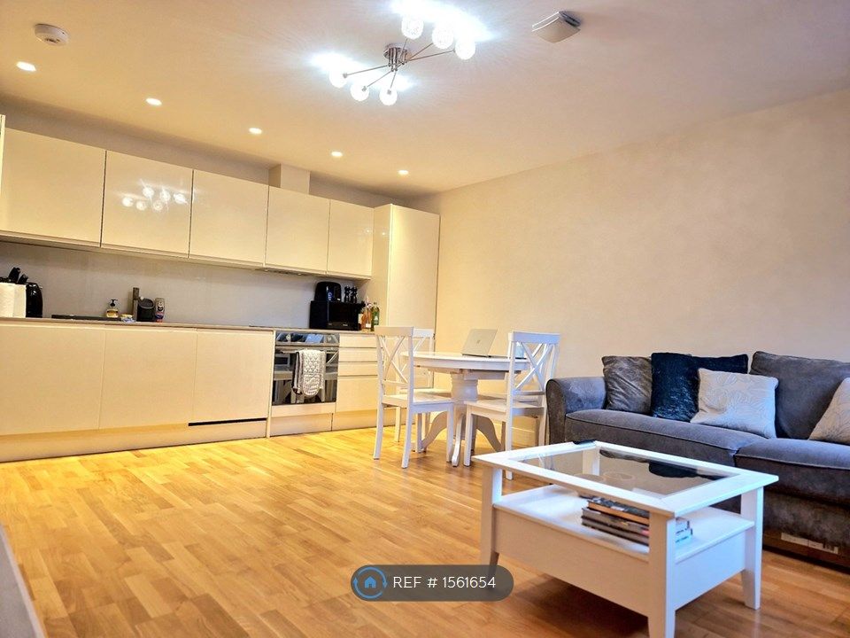 2 bed flat to rent in Carshalton Road, Sutton SM1 Zoopla