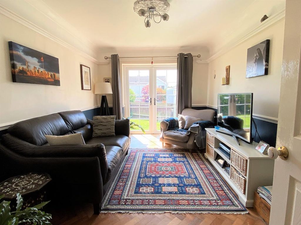 4 bed detached house for sale in Stevens Close, Stoney Stanton