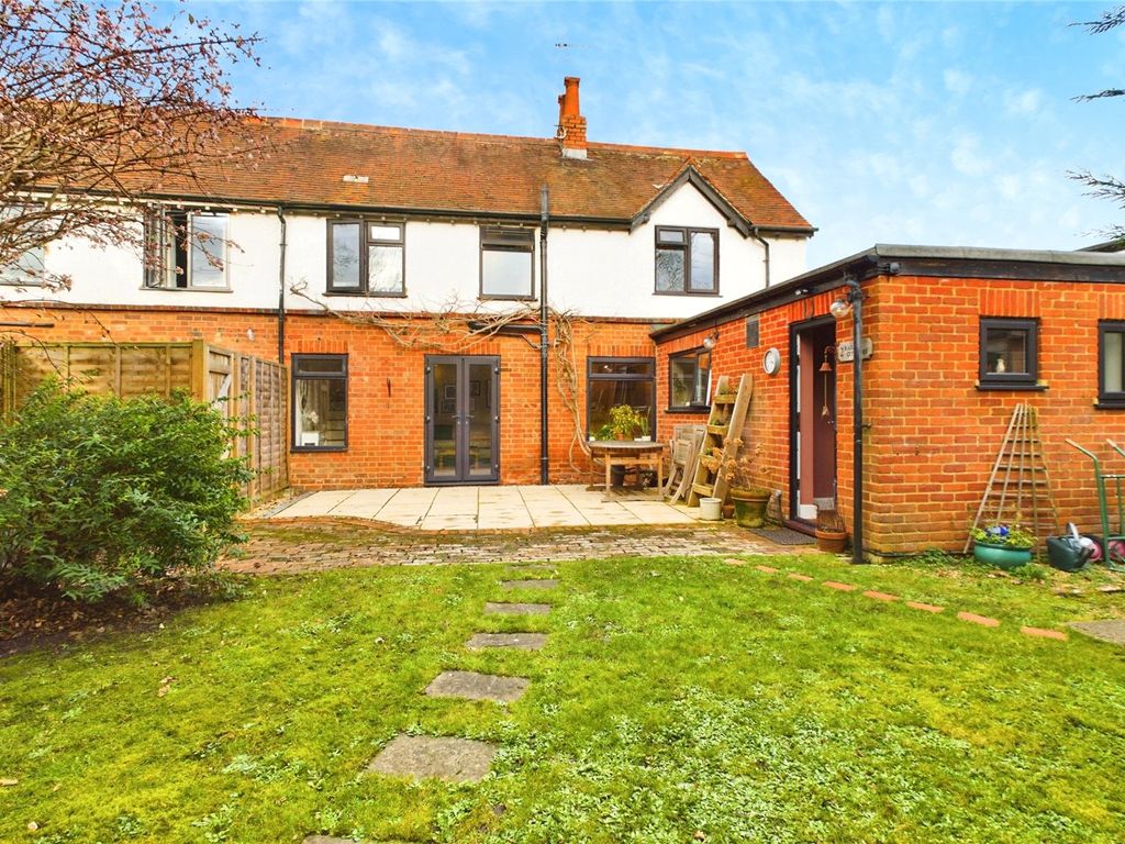 2 bed semidetached house for sale in Thames Avenue, Pangbourne