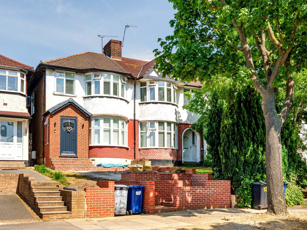 3 bed terraced house for sale in Hampden Way, London N14 Zoopla