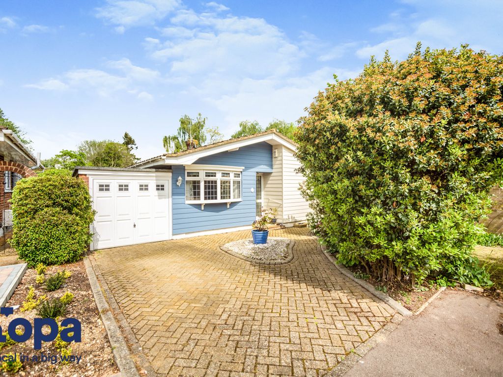 2 bed detached bungalow for sale in Deerhurst Close, New Barn