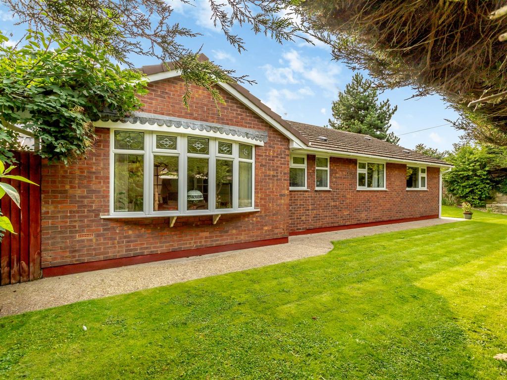 3 bed detached bungalow for sale in Barn Lodge, Mansfield Road, Skegby