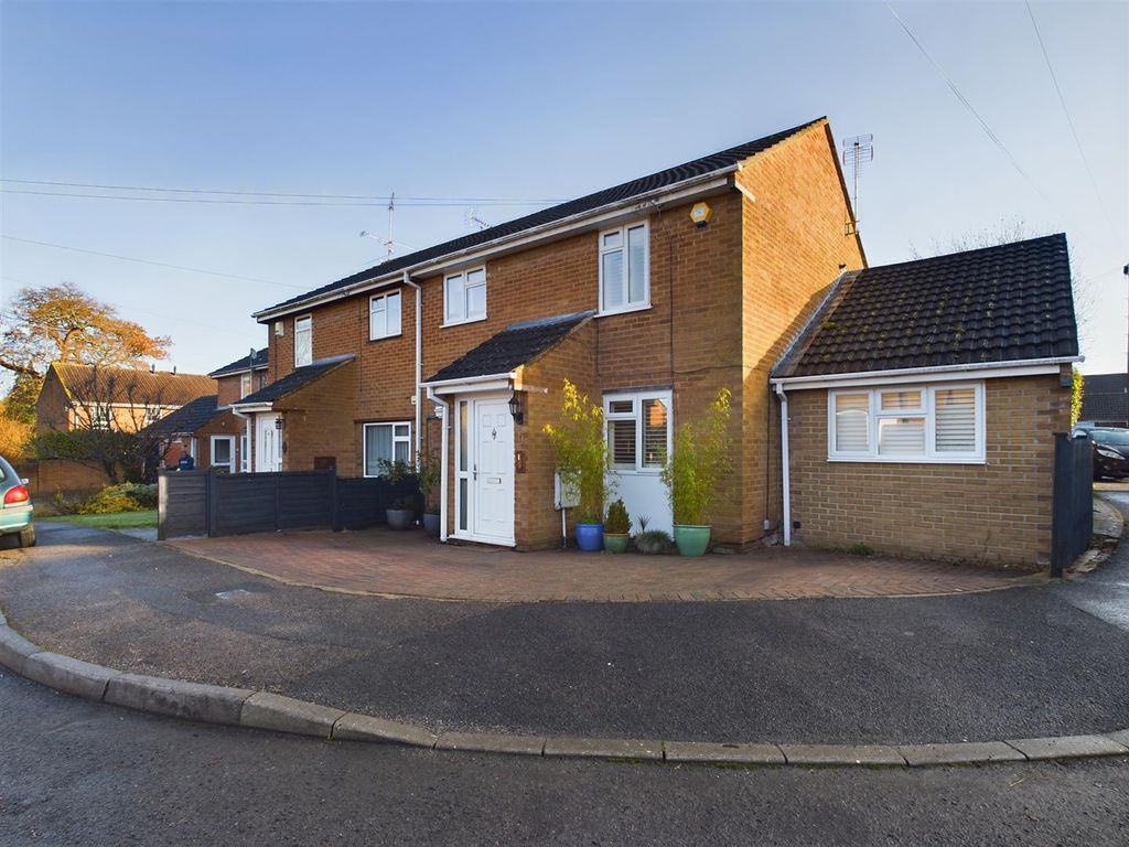 4 bed semidetached house for sale in Denby Way, Tilehurst, Reading