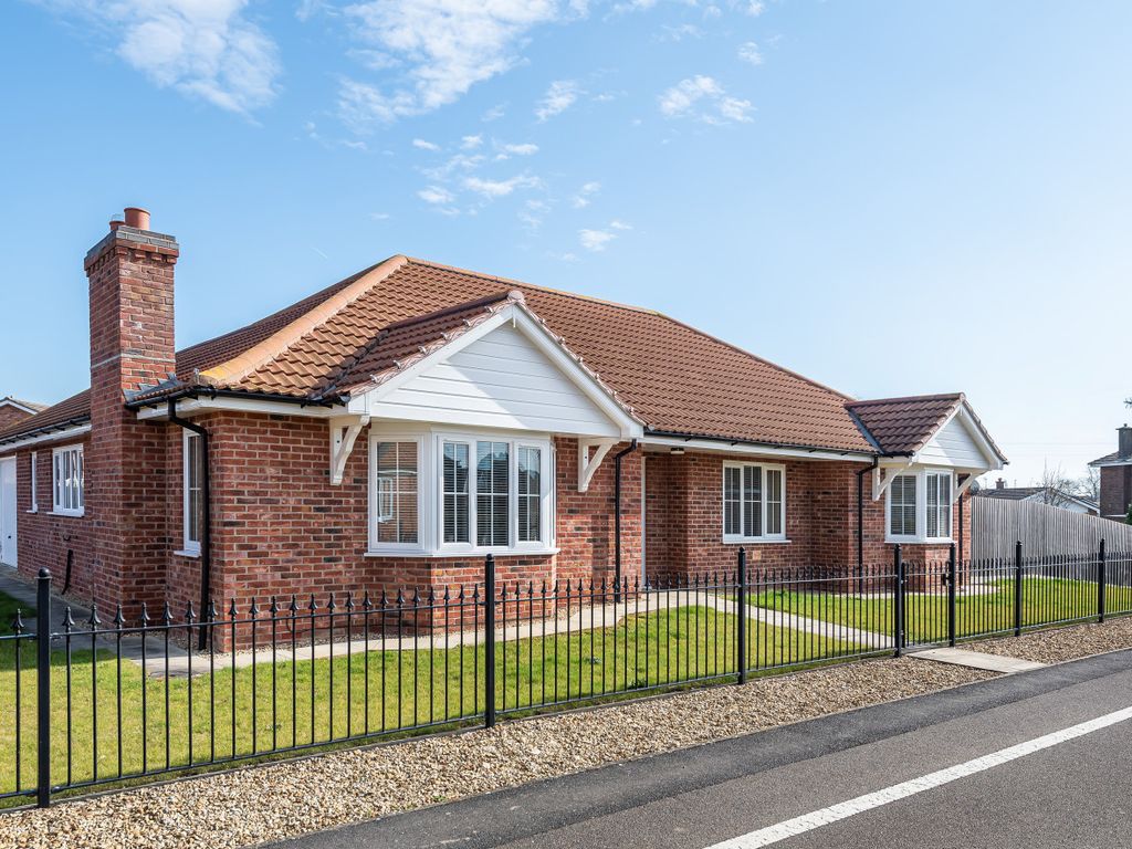 3 bed bungalow for sale in Ashton Hall Drive, Boston, Lincolnshire PE21, £367,500 Zoopla