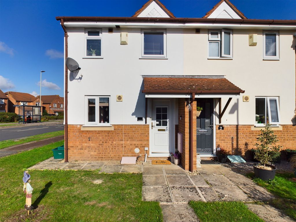 2 bed end terrace house for sale in Redding Close, Quedgeley