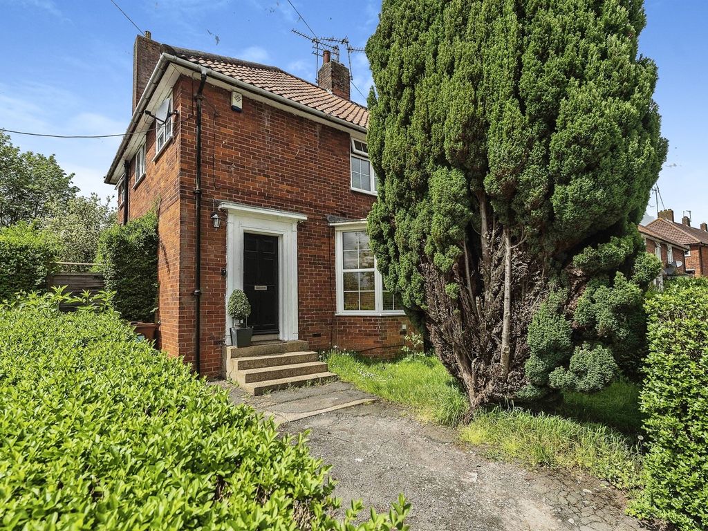 3 bed end terrace house for sale in Furzefield Road, Welwyn Garden City