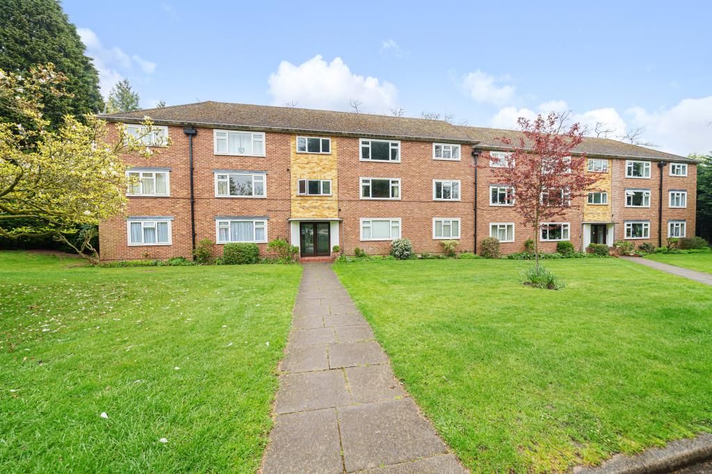 2 bed flat for sale in Virginia Water, Surrey GU25 Zoopla