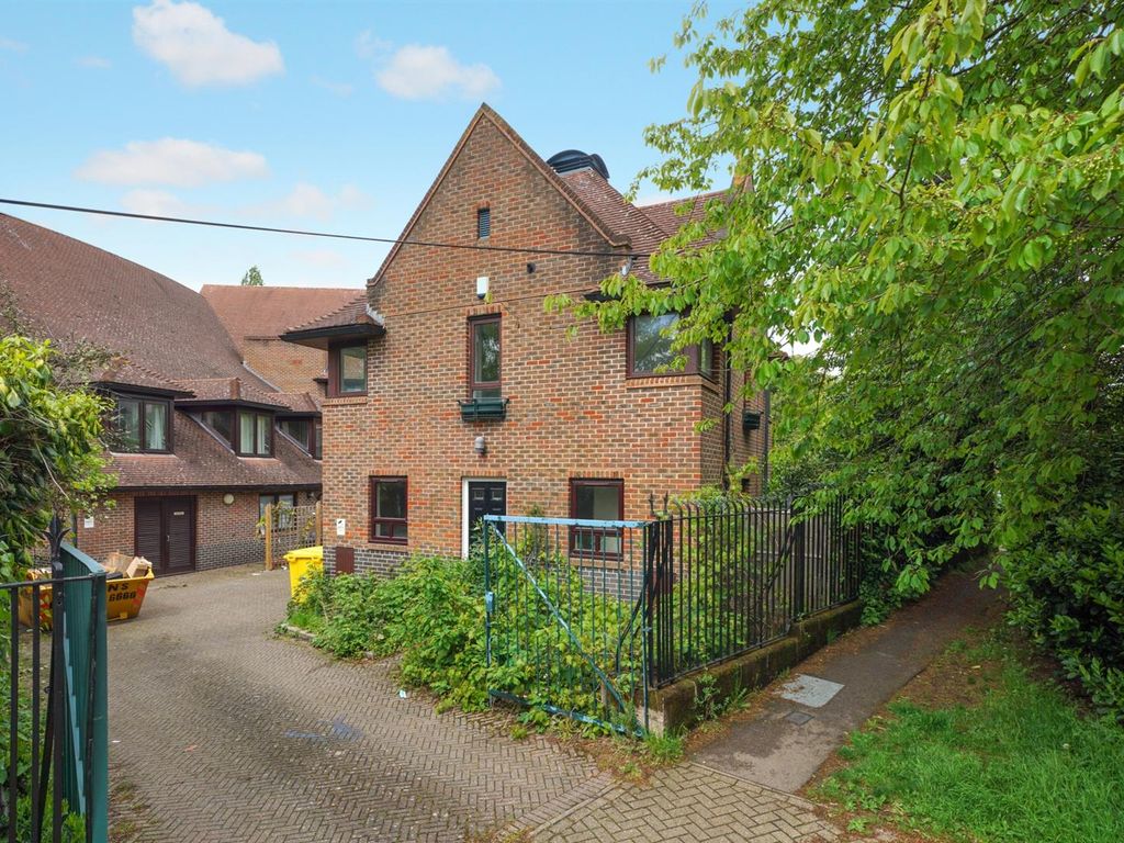 3 bed detached house for sale in Birchen Grove, London NW9 Zoopla