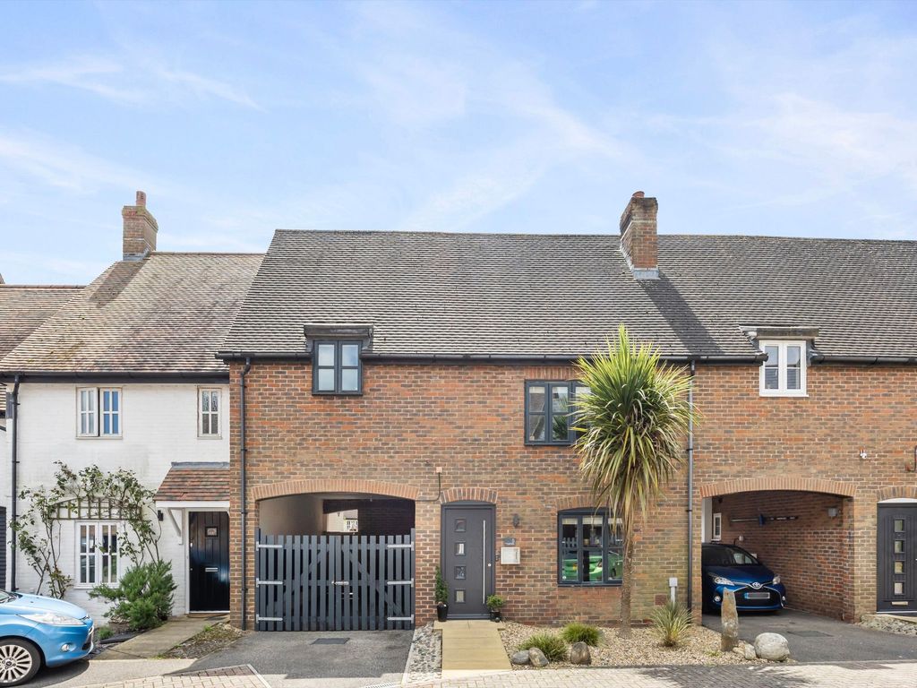 3 bed terraced house for sale in Larks View, Billingshurst RH14, £