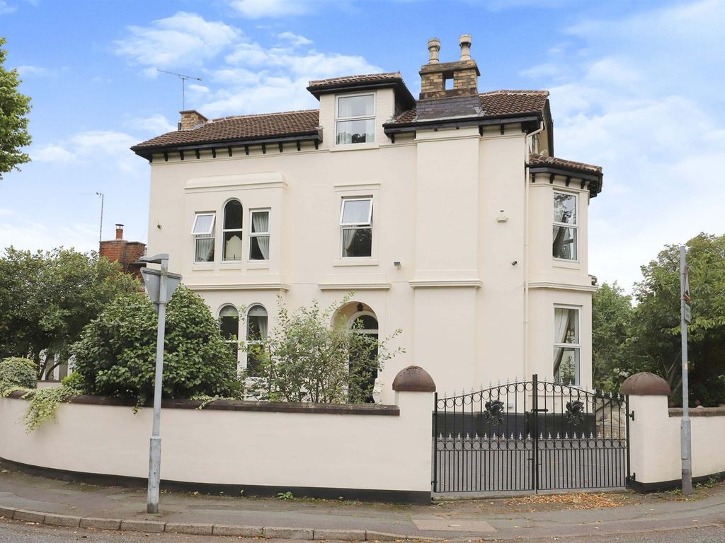 5 bed end terrace house for sale in Bradmore Road, Bradmore