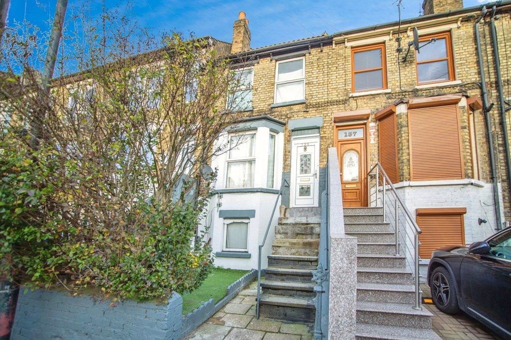 3 bed terraced house for sale in Luton Road, Chatham ME4, £300,000 Zoopla