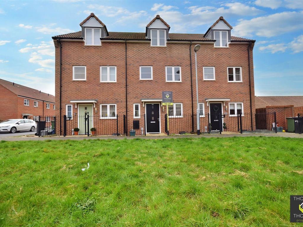 4 bed town house to rent in Acorn Way, Hardwicke, Gloucester GL2, £