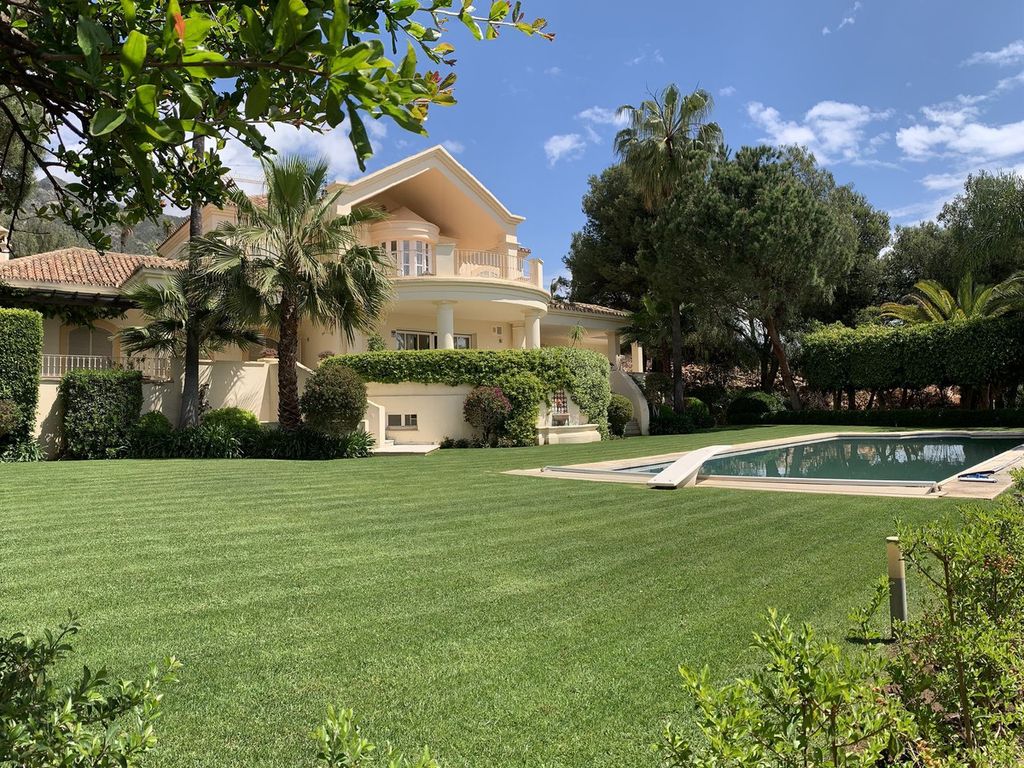 5 bed villa for sale in Urb. Cascada De Camojan, 1, 29602 Marbella