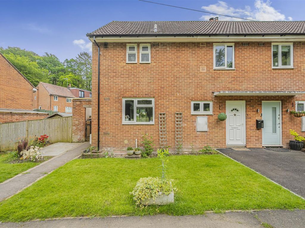 3 bed semidetached house for sale in Dale View, Headley, Epsom KT18, £