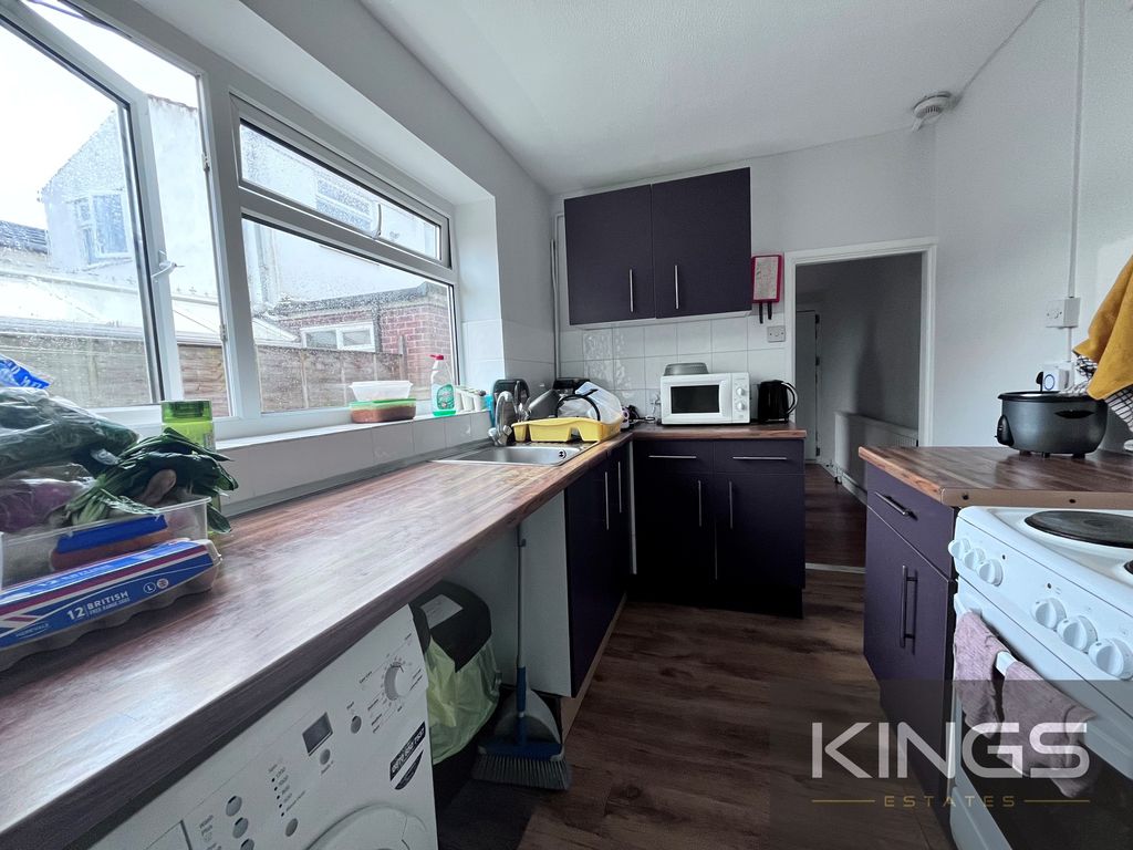 4 bed terraced house to rent in Dover Street, Southampton SO14, £1,850