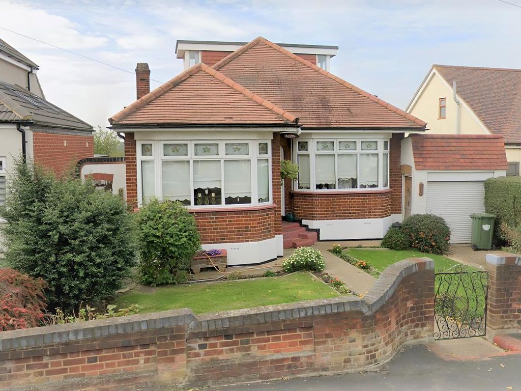 3 bed bungalow for sale in Lawns Way, Collier Row, Romford RM5 Zoopla