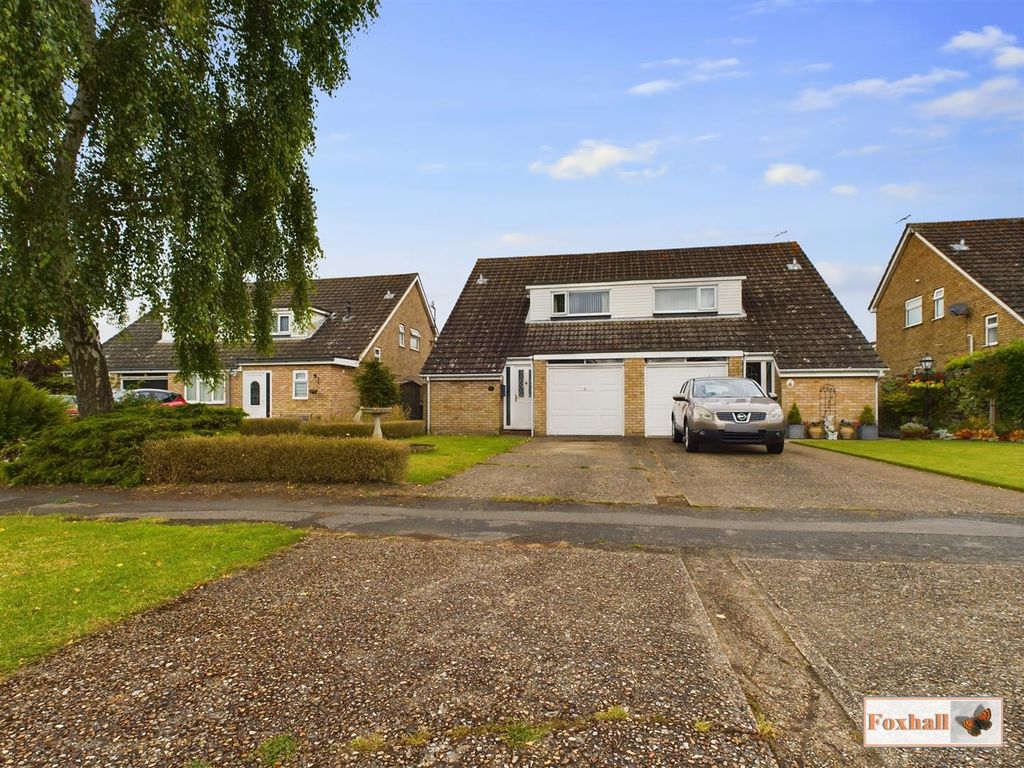 3 bed semidetached bungalow for sale in Chatsworth Drive, Rushmere St