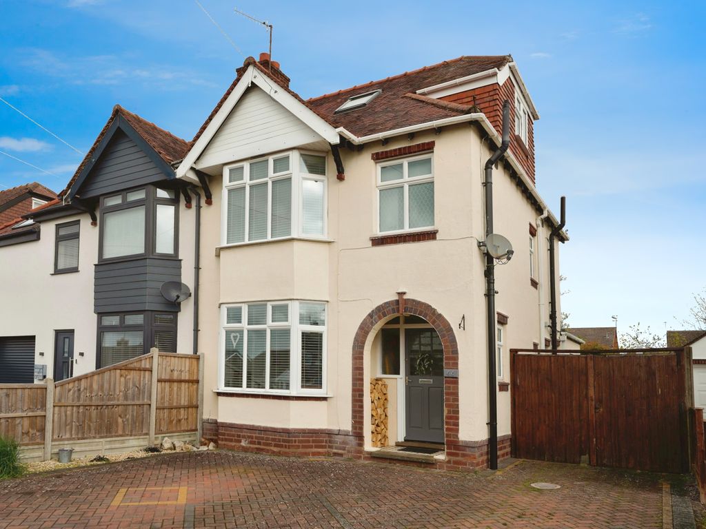 4 bed semidetached house for sale in Grange Avenue, Worcester