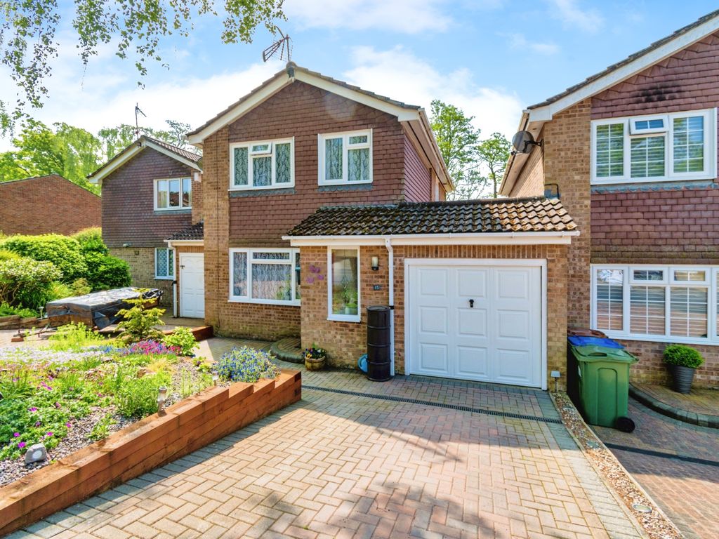 3 bed link detached house for sale in Balmoral Close, Southampton
