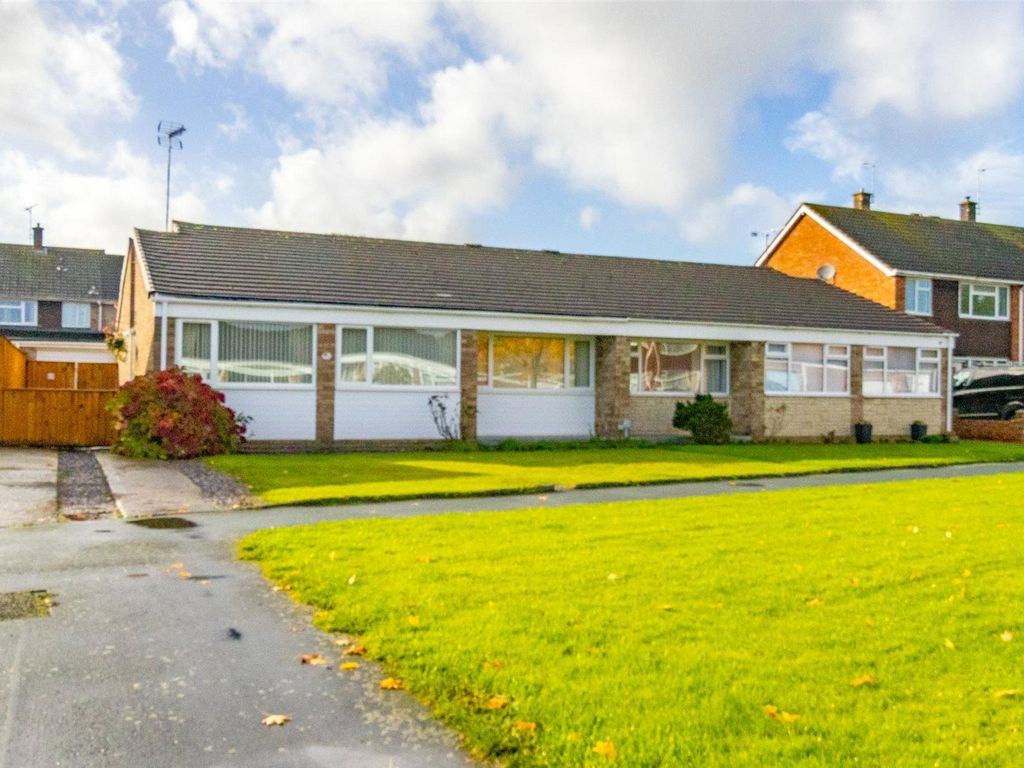 3 bed bungalow for sale in Fitzmaurice Close, Covingham, Swindon