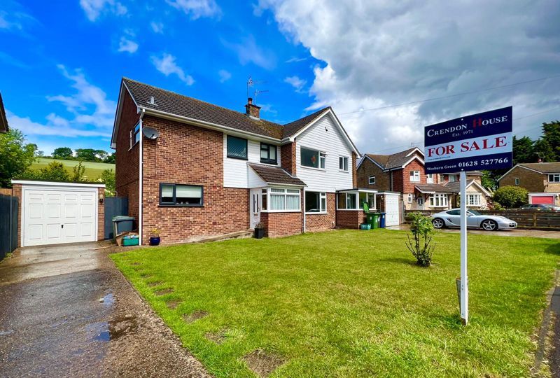 3 bed semidetached house for sale in Stratford Drive, Wooburn Green