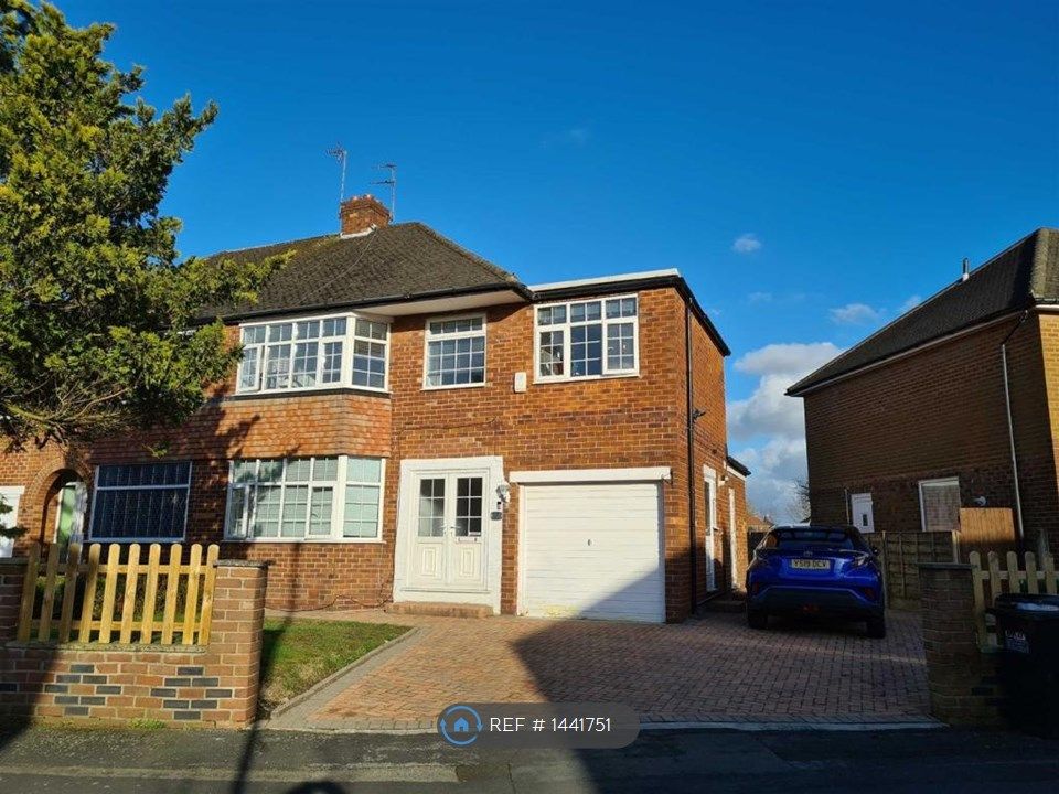 4 bed semidetached house to rent in Ullswater Road, Handforth